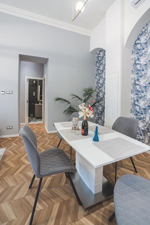Luxury Gold 2 Bedroom Apartment Budapest Exterior photo